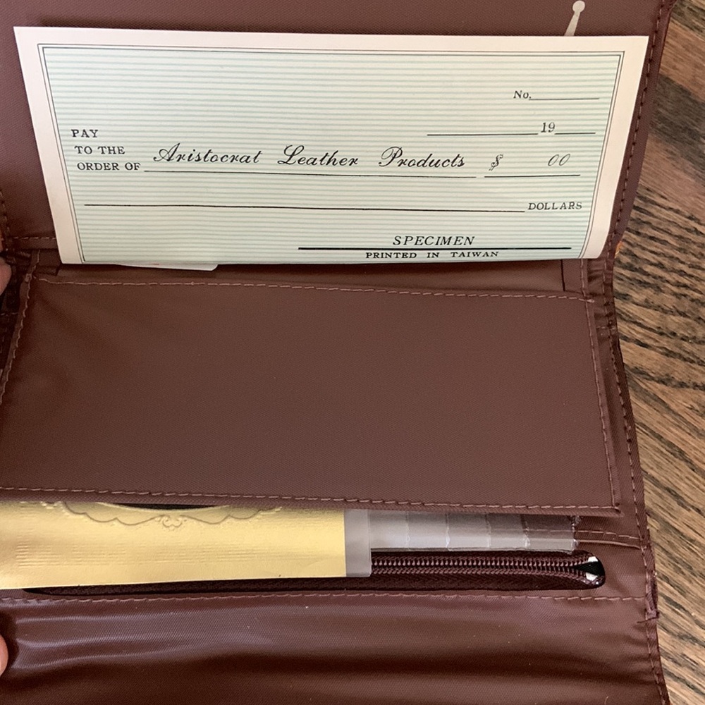 Vintage Aristocrat Leather Trifold Wallet - Picture 5 of 7